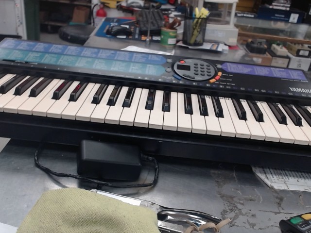 Clavier yamaha psr-77