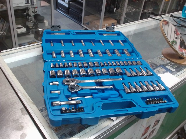 Kit de douille 95 pieces 2 ratchets