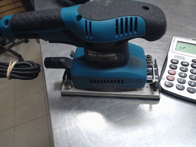 Makita sableuse avec fil