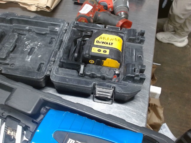 Dewalt laser 2 line dans case
