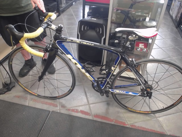 Velo carbon bleu 2010 cadre 20 pouces