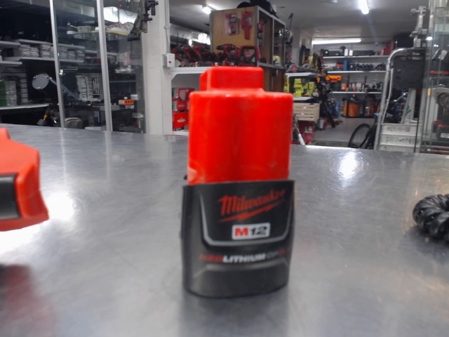 Batterie milwaukee 12v