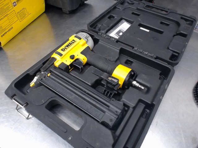 Brad nailer dewalt neuf