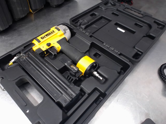 Brad nailer dewalt neuf