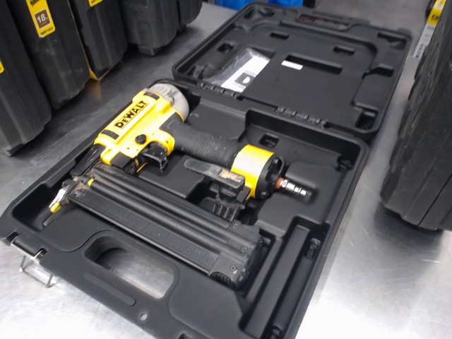 Brad nailer dewalt neuf