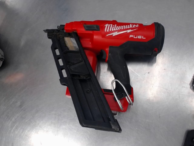 Cloueuse milwaukee framing fuel baretool