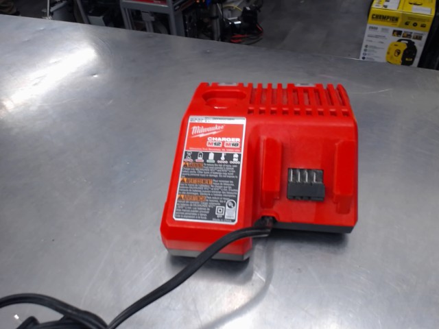 Chargeur milwaukee