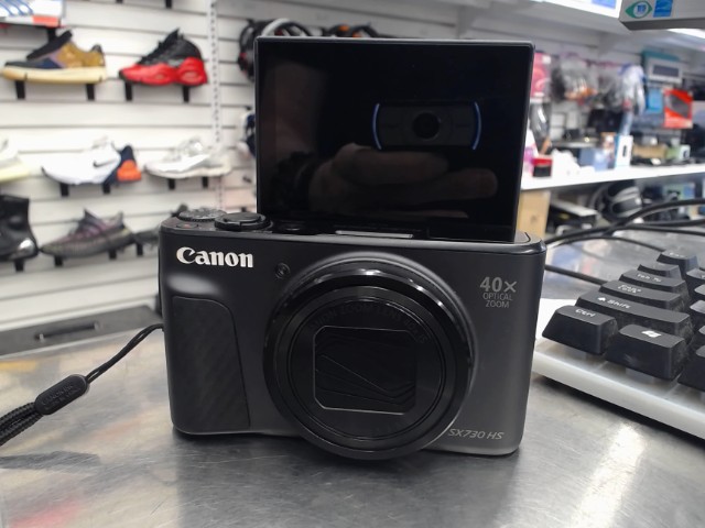 Camera digitale grise noire ecran flip