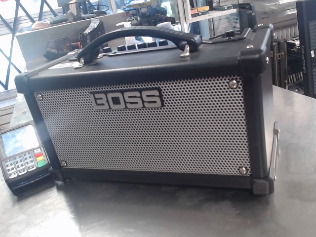 Amplifier boss portable bass comp