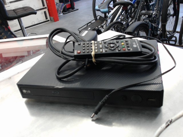 Lecteur blu-ray avec manette