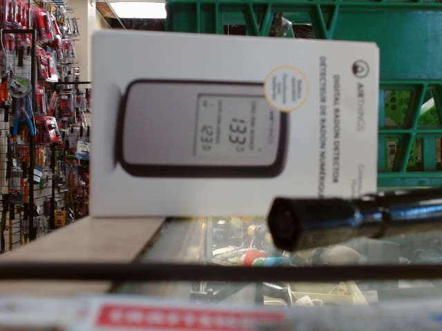 Air radon detector