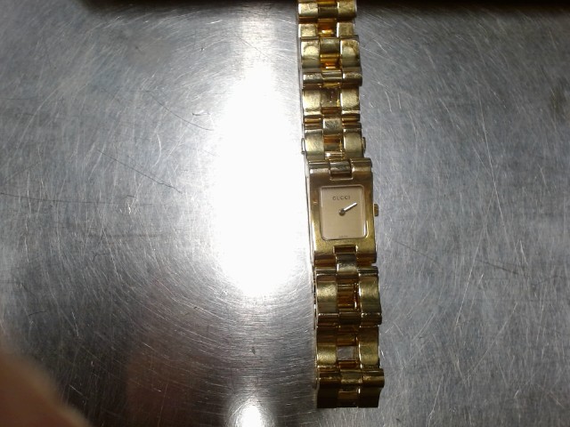 Montre gucci gold tone braceltt integrer