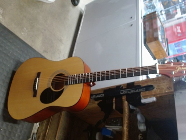 Guitar acoustic