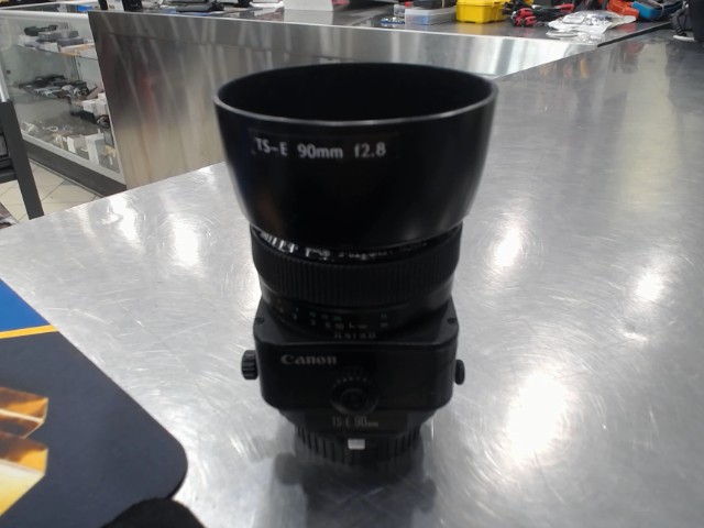Tilt-shift lens