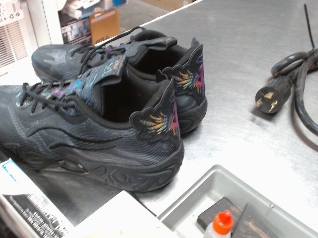 Lamelo ball shoes size 11
