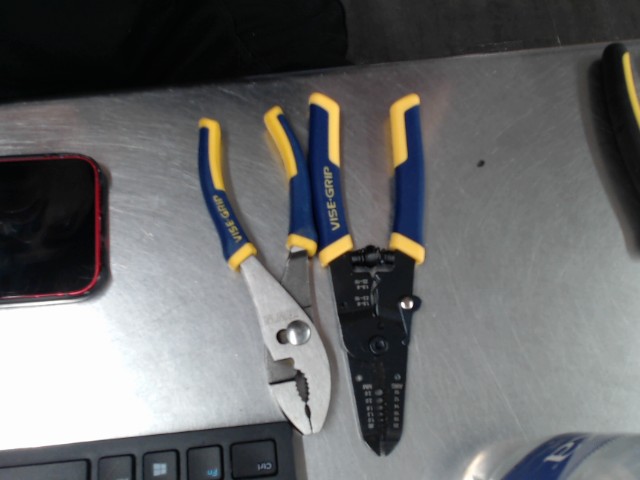 2 outils vicegrip