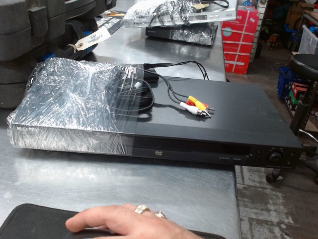 Lecteur dvd avec manette et fils