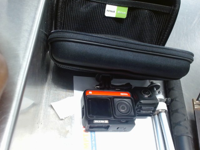 Cam video +2 stand +1 lens in pocket