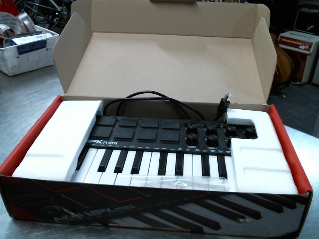 Controlleur akai mini en boite