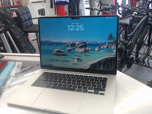 Macbook air m316gb ram 15.3po av acc