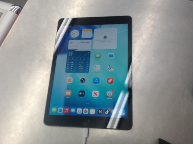 Ipad 9e gen avec cover 64go