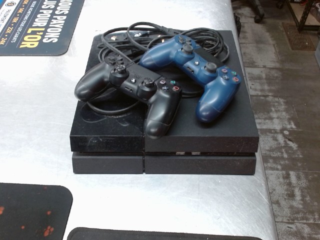 Ps4 avec deux mannette et fils