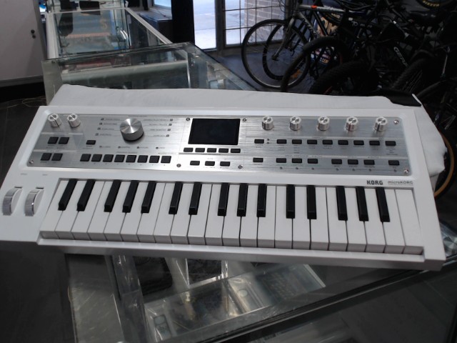 Syntetiseur korg mk-2 avec etui