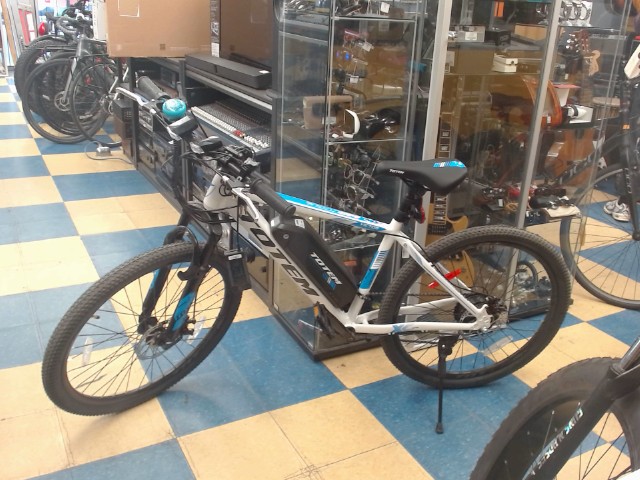 Velo electrique bleu blanc+ charger+cle