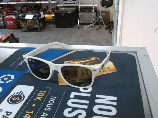 Lunette soleil blanche+etuis
