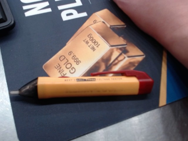 Voltage tester