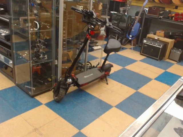 Electric scooter with seat acheter ici