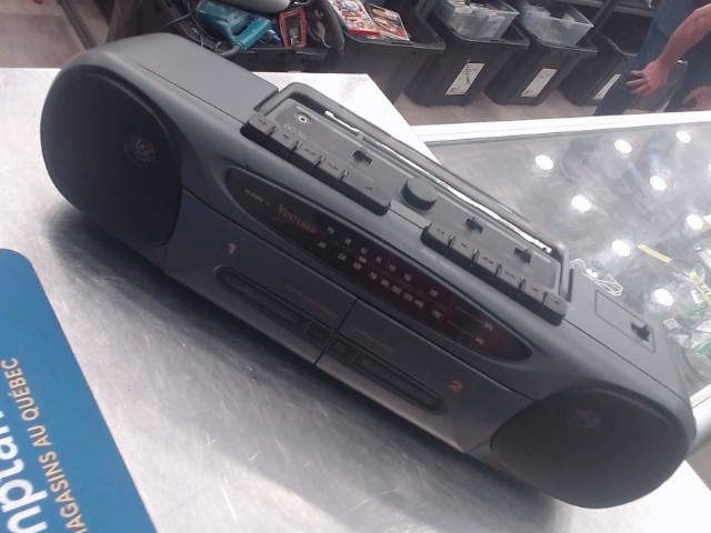 Dual tape cassette radio