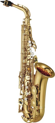 Saxophone doree dans une boite yamaha