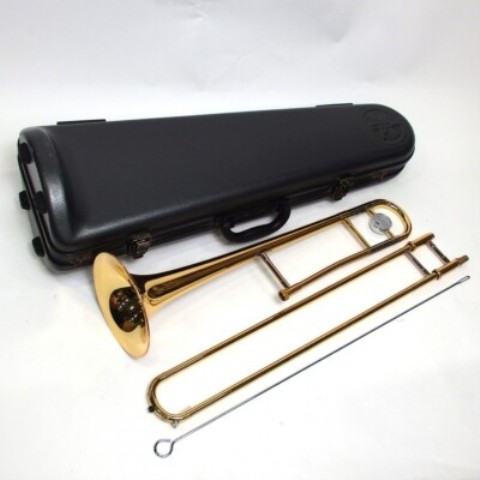 Trumpet doree  rouille dan une boite