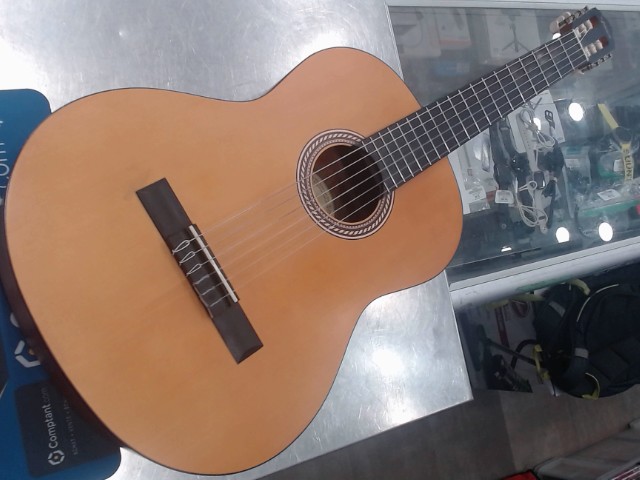 Guitare classiques natural finish