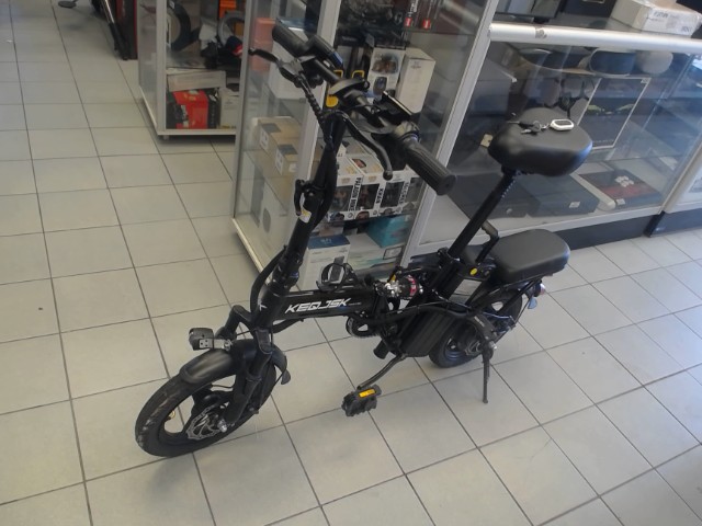 E-bike avec chargeur et cle de demarrage