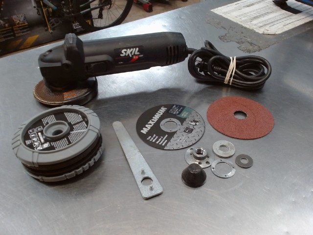 Grinder electrique + acc