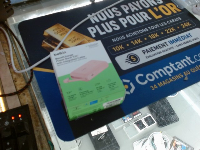 Power bank 10k mah avec cable integr�