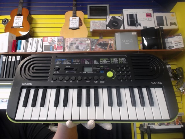 Petit synthetiseur noir/vert 32 touches