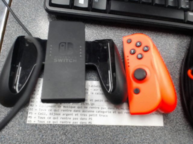 Manette fake avec socle