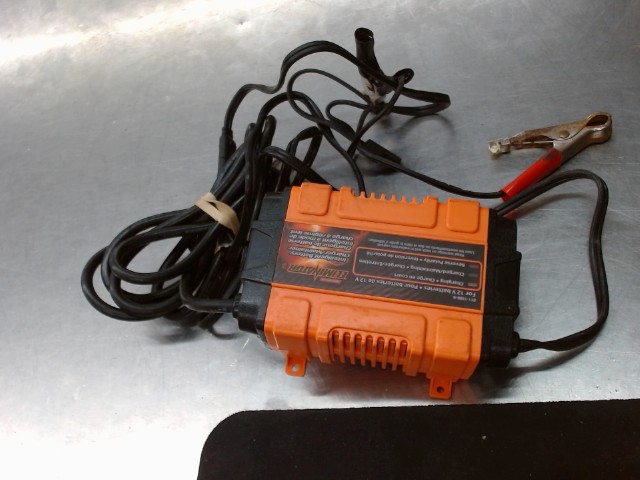 Chargeur a batterie de char