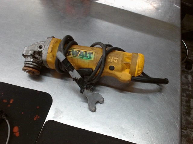 Grinder a fils dewalt