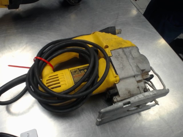 Scie sauteuse dewalt filaire