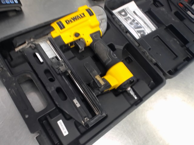 16 gauge brad nailer dcase