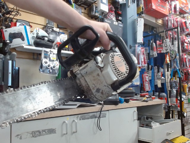 Chainsaw a gaz portable