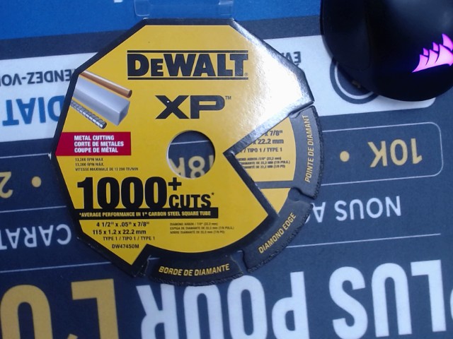 Diamond blade pour metal
