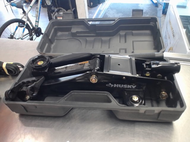 Jack husky 2ton tres bonne condition