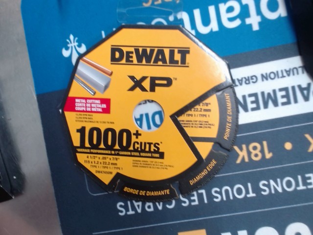 Diamond blade pour metal