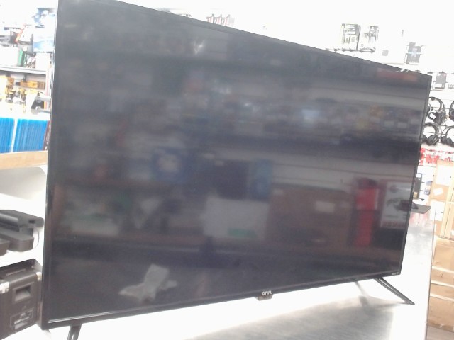 Television onn avec manette et fil
