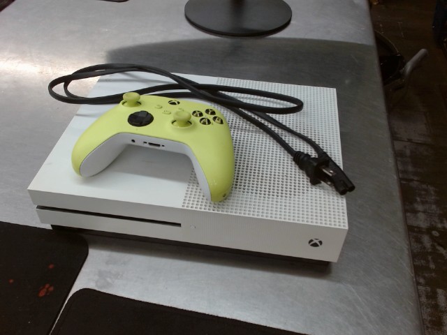 Xbox one blanche avec mannette vert fils